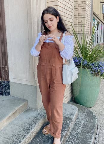 Reviewer wearing the terra cotta overalls